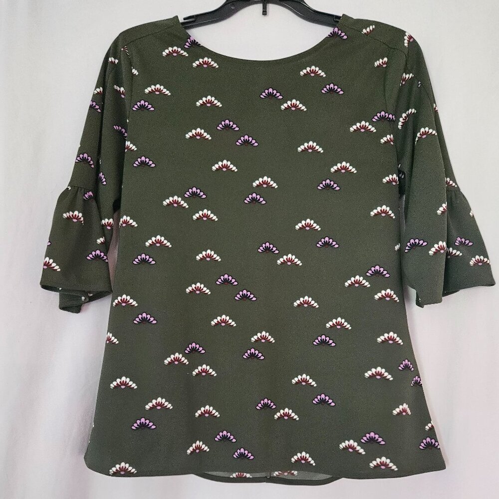 Ann Taylor Dark Green with Purple Detail Keyhole Back Top Size Small